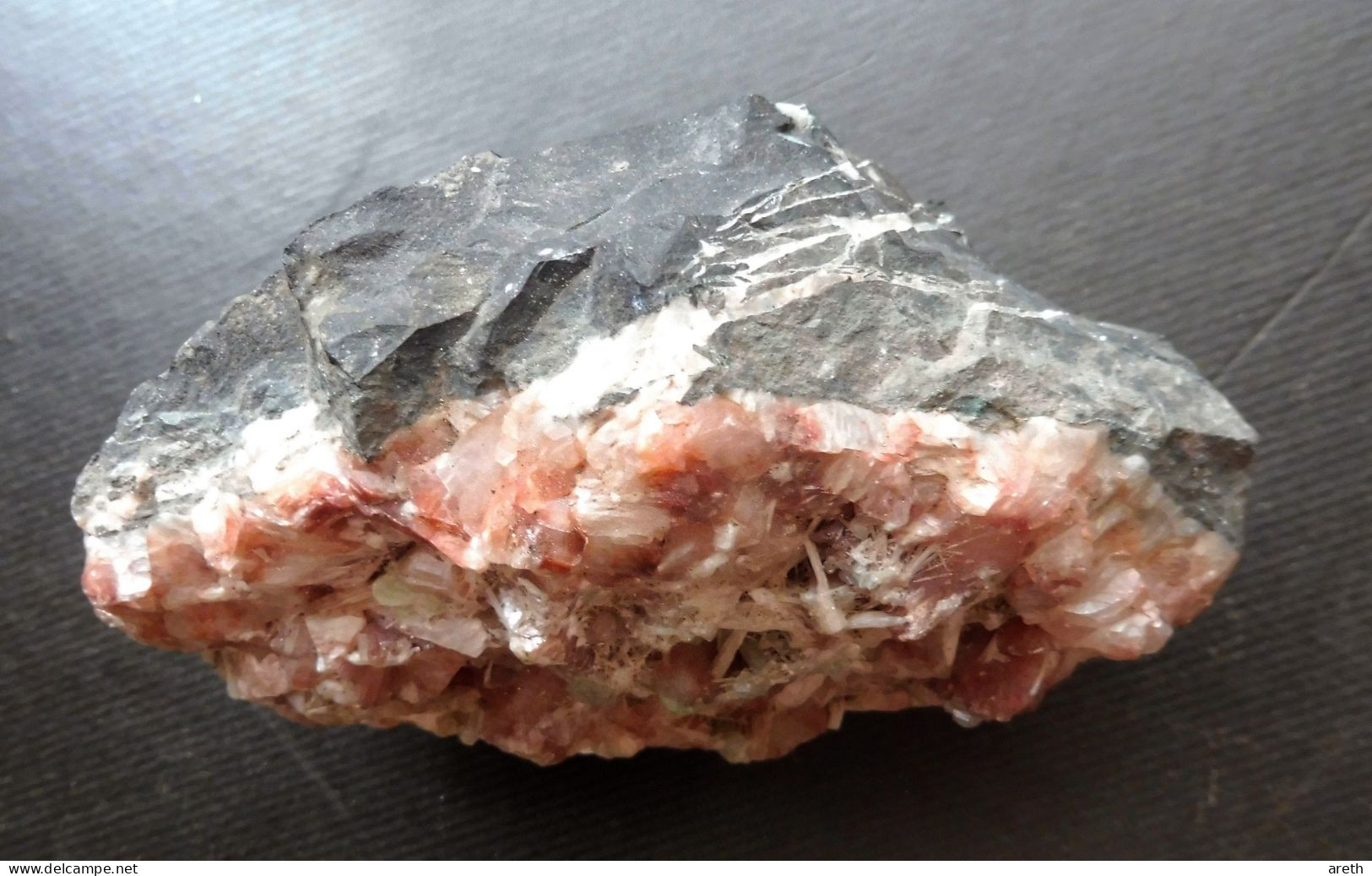 Joli Pièce De Quartz Rose Sur Gangue - Minerals