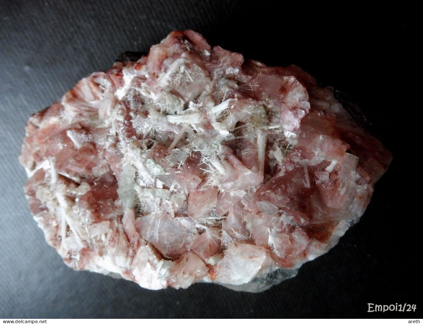 Joli pièce de Quartz rose sur gangue