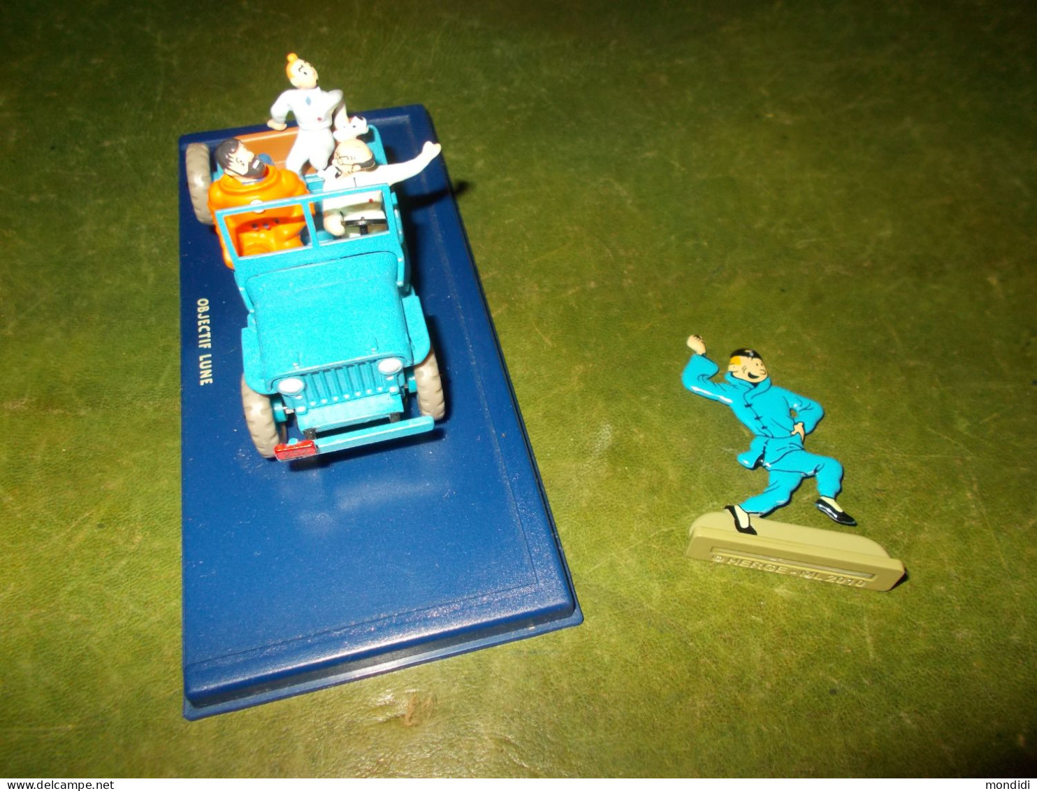 Ancienne Voiture Metal Tintin Et Milou Hergé Objectif Lune + Tintin Metal Lotus Bleu 2010 Capitaine Haddock Tournesol - Figuren