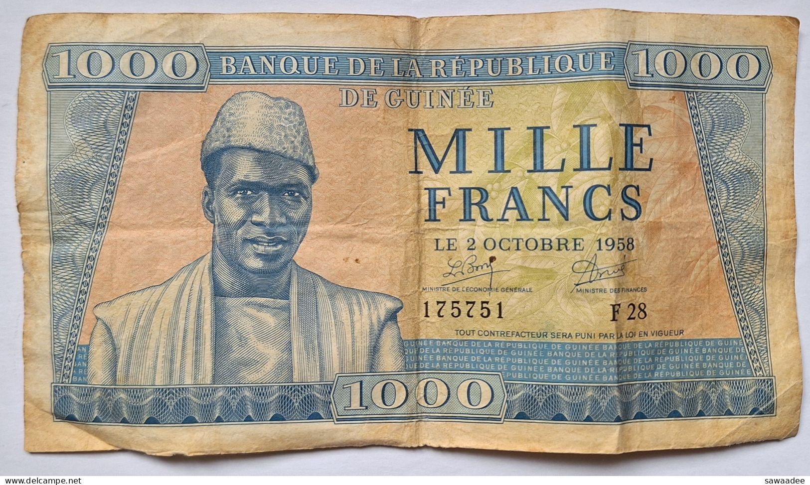 BILLET GUINEE - P.9 - 1000 FRANCS - 02/10/1958 - PORTRAIT HOMME - BORD DE MER - PIROGUES - HOMME - Guinea