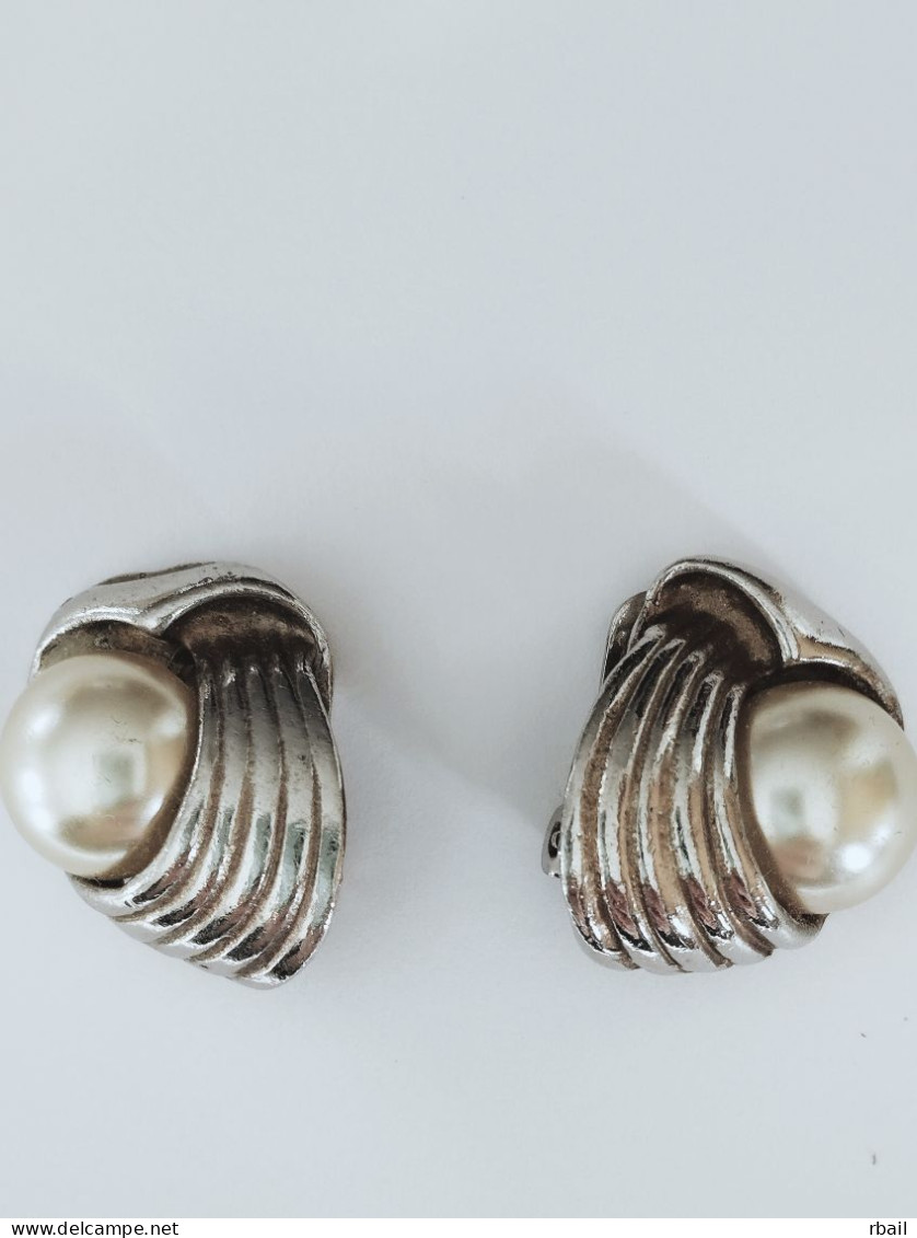 Boucle Oreilles Fantaisie Retro Metal Et Fausse Pierre (hauteur2.5 Cm) - Oorringen