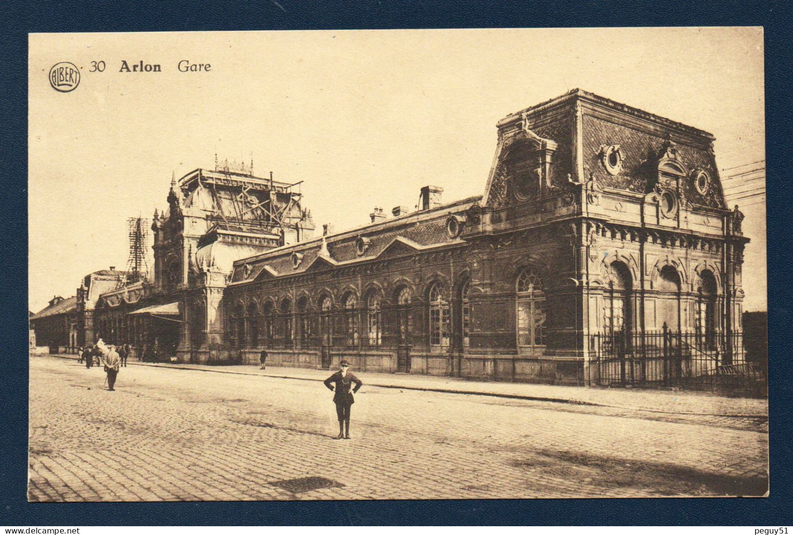 Arlon. La Gare. Travaux De Maintenance. Calèche Et Visiteurs. - Arlon