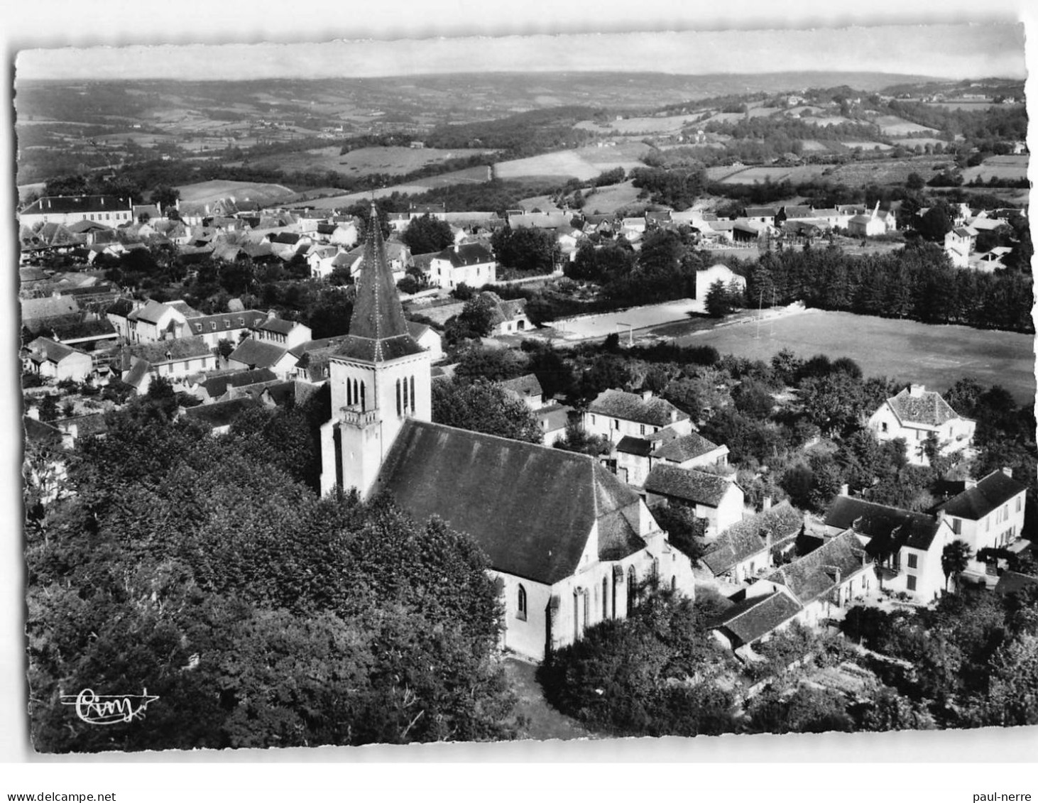 LEMBEYE : L'Eglise Et Le Terrain Des Sports - Très Bon état - Lembeye