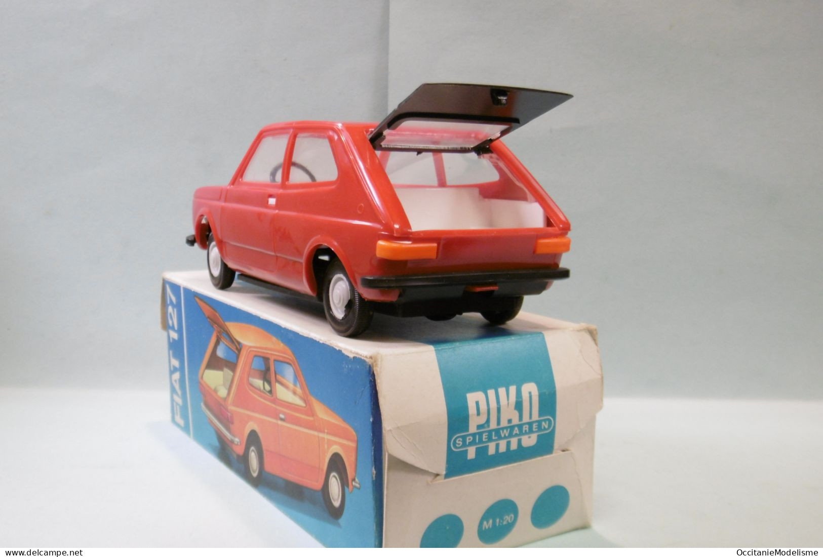 Piko - FIAT 127 Rouge En Plastique Réf. 162 BO 1/20 - Other & Unclassified