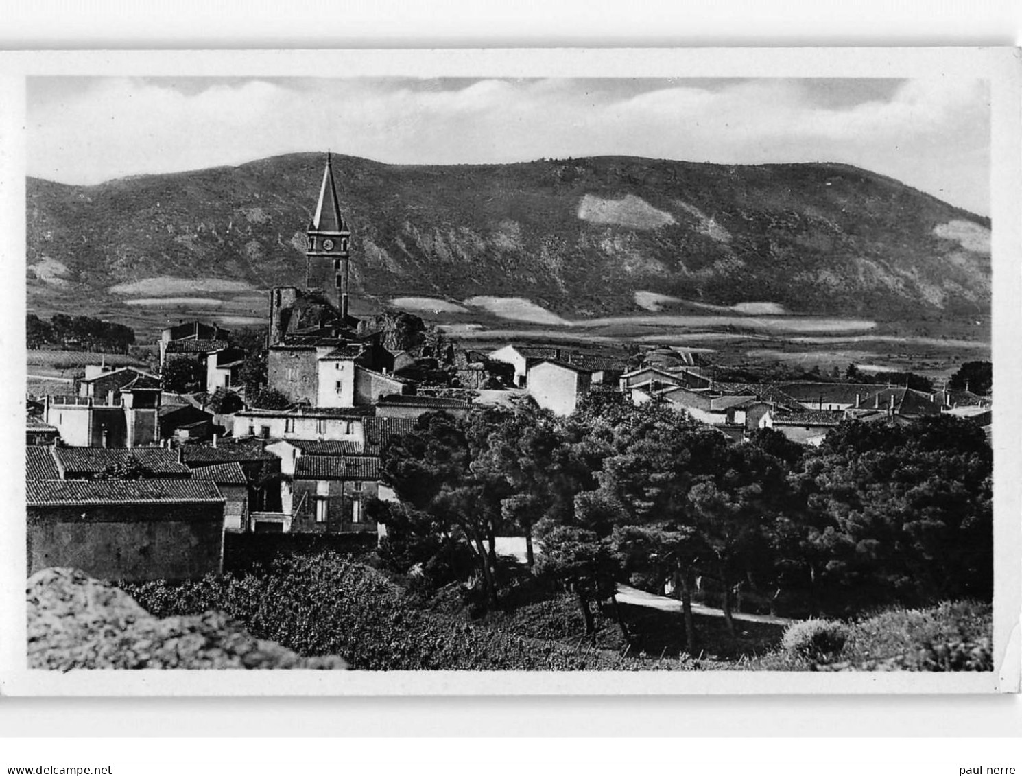 CAPENDU : Vue Générale Sur Le Quartier De L'Eglise Et La Montagne D'Alaric - Très Bon état - Capendu