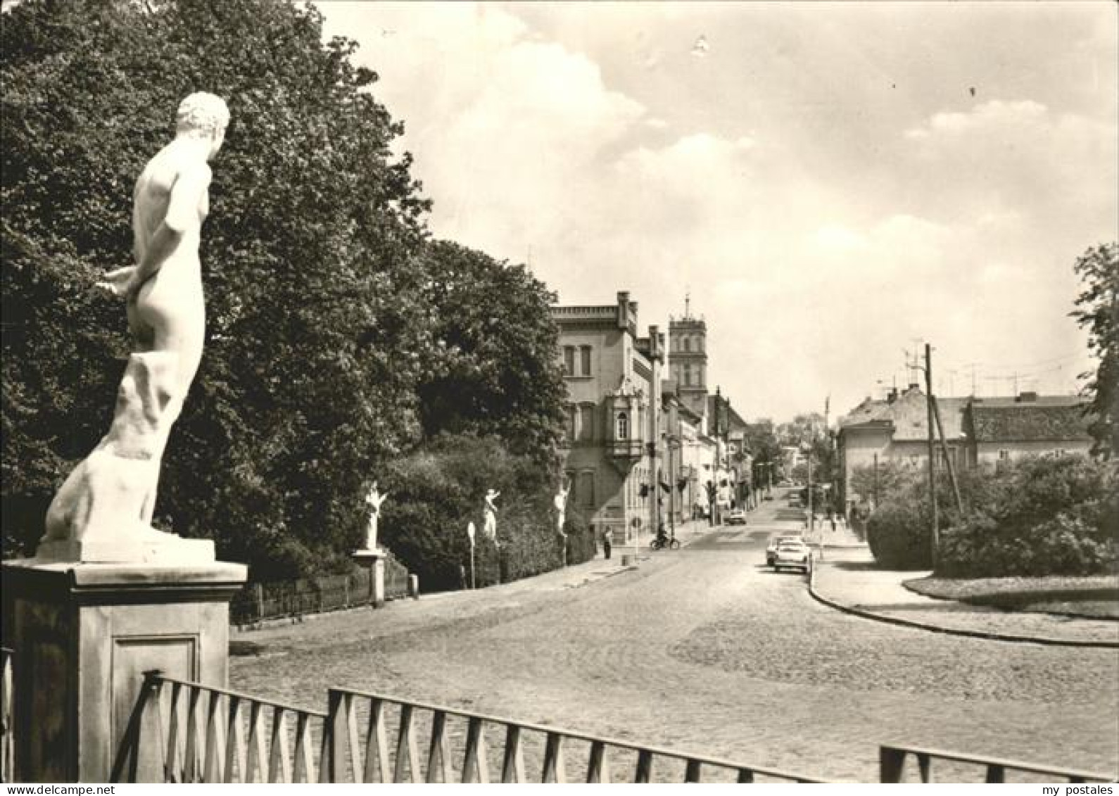 41533225 Neustrelitz Gutenbergstrasse Skulptur Statue Neustrelitz - Neustrelitz