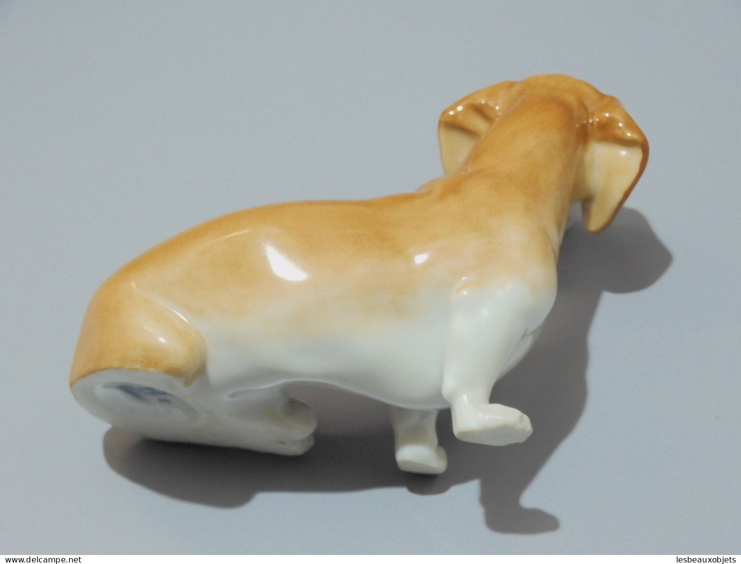 -ANCIENNE STATUETTE CHIEN TECKEL en PORCELAINE AUSTRIA WIEN COLLECTION VITRINE   E