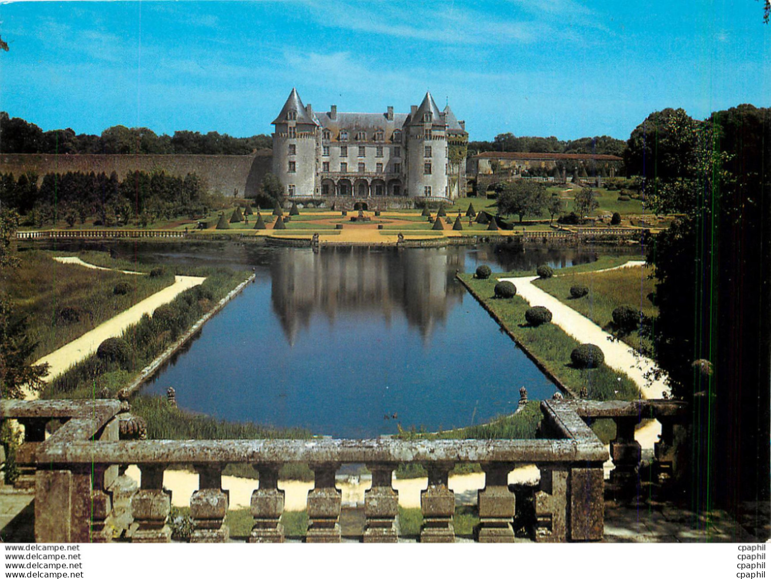 CPM Chateaux Et Sites De Charentes Chateau De La Roche Courbon - Poitou-Charentes