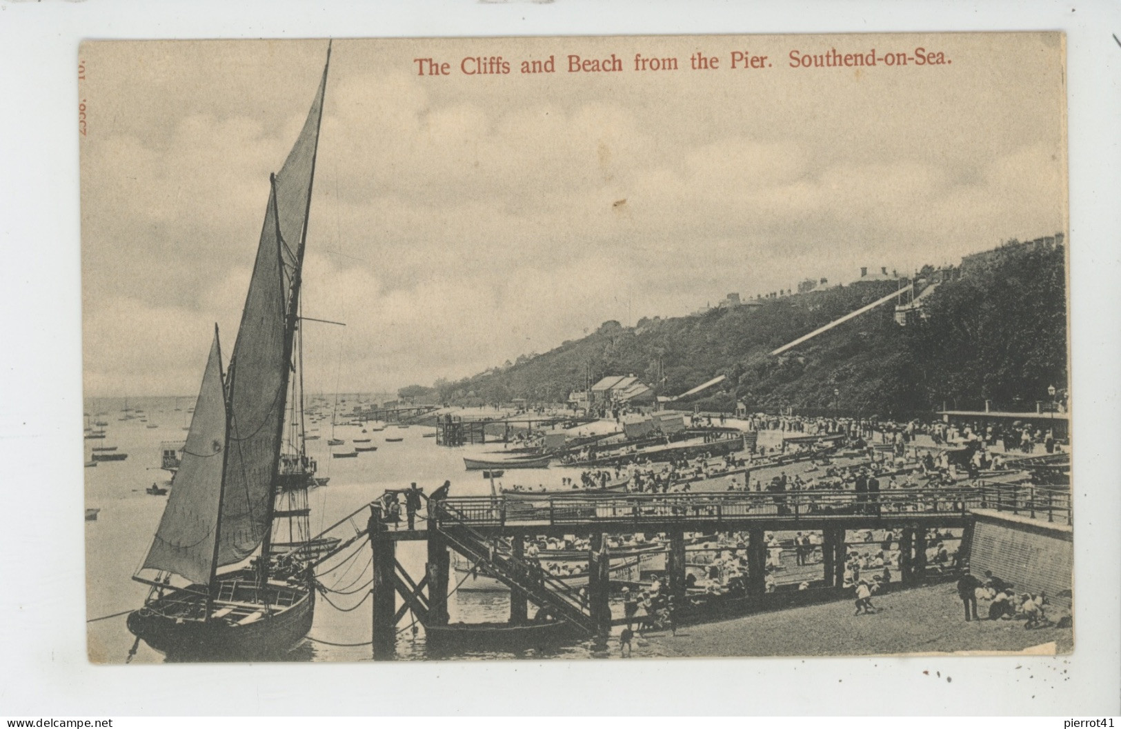 ROYAUME UNI - ENGLAND - SOUTHEND ON SEA - The Cliffs And Beach From The Pier - Southend, Westcliff & Leigh