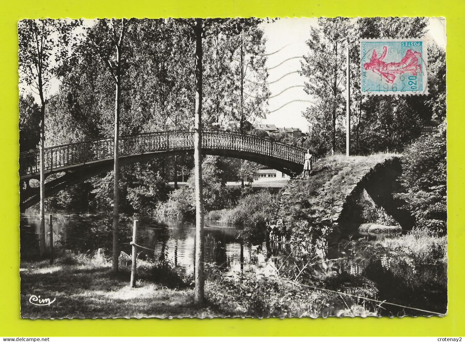 87 AIXE SUR VIENNE N°16 VOIR ZOOM Jeune Fille Sur Le Pont Romain En 1962 - Aixe Sur Vienne