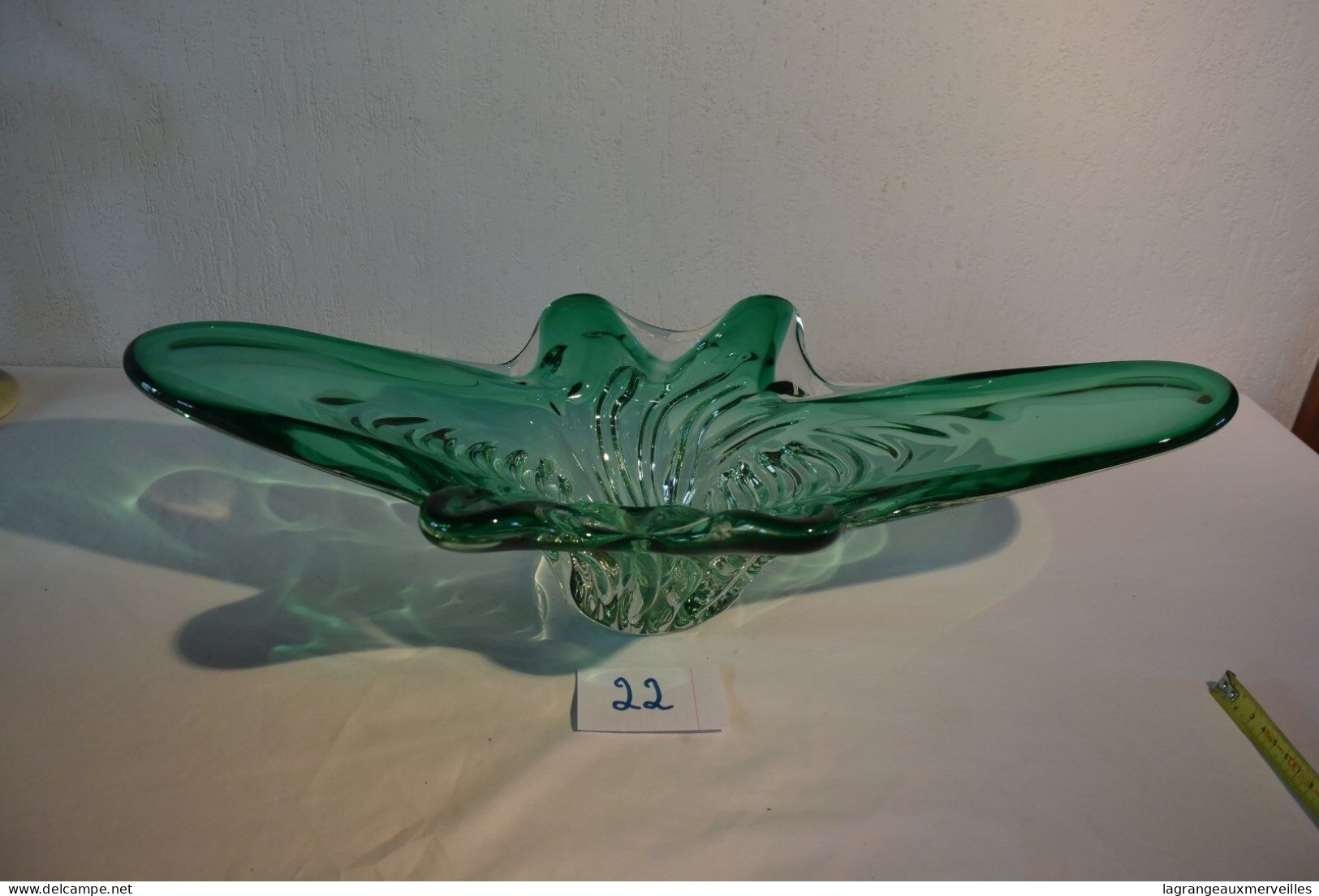 C22 Beau Plat Milieu De Table En Verre étiré De Couleur Verte - Glas & Kristal