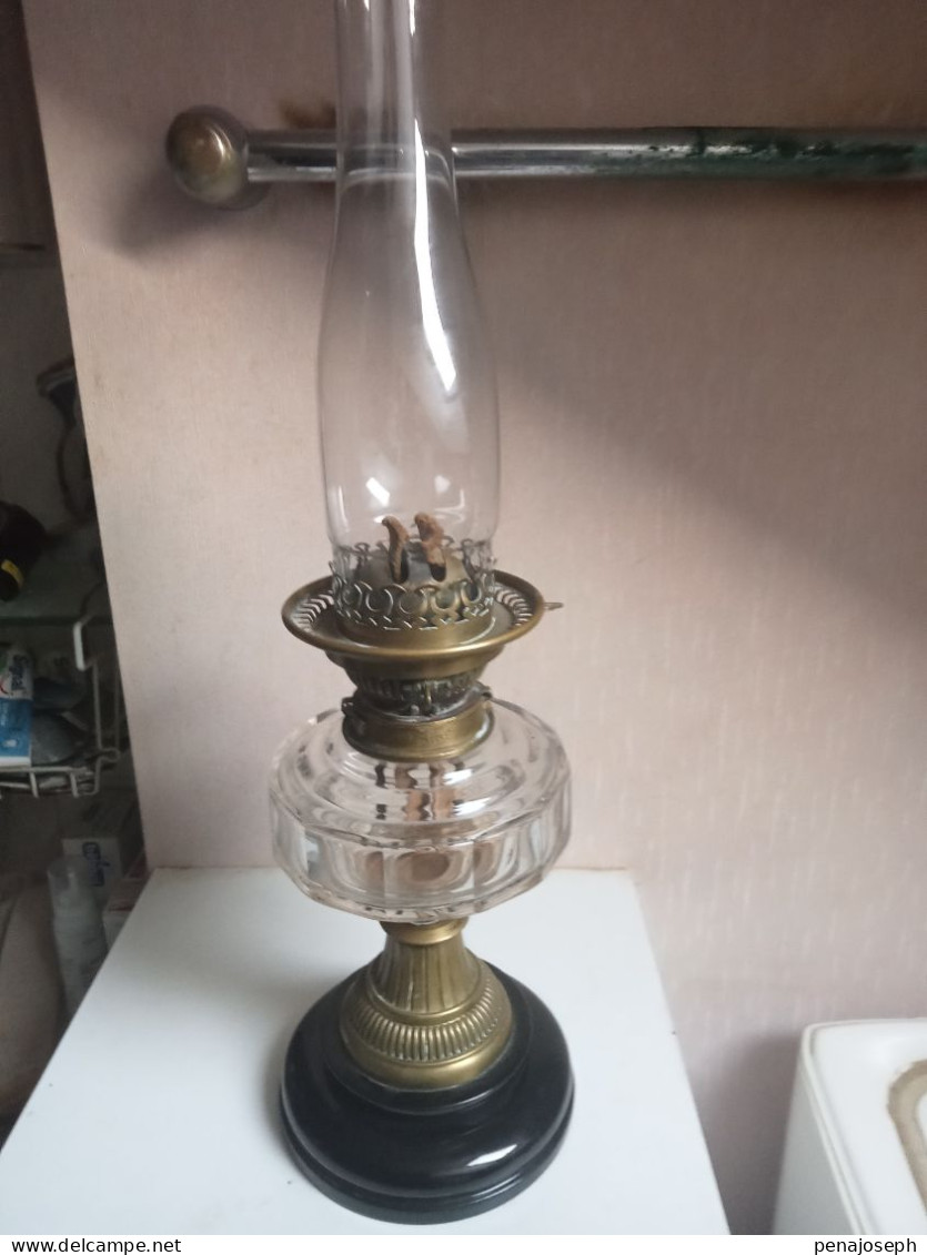 lampe a petrole 1837 signé patent hinks son's hauteur 53 cm, bronze