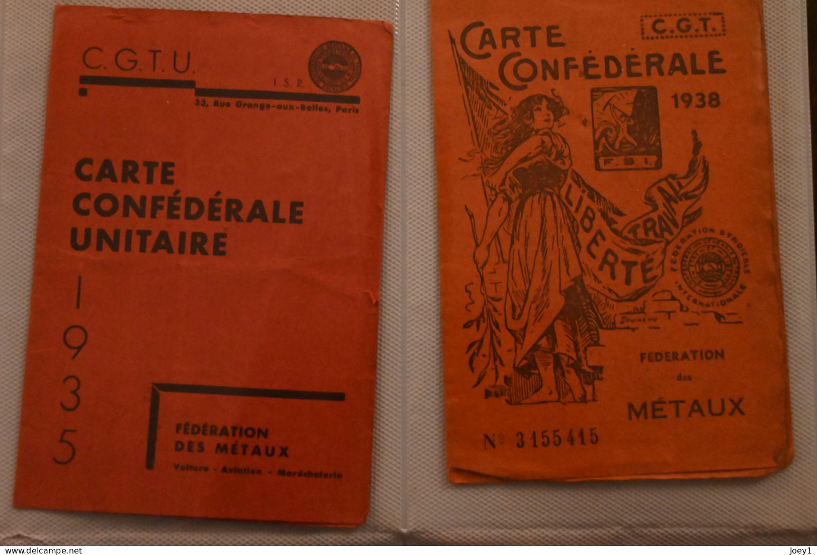 1 ensemble de carte d adhésion au parti Communiste et à la CGT de la même personne avec ses certificats de travail