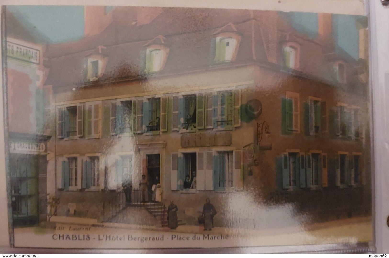 CHABLIS 89  -  L HOTEL BERGERAUD PLACE DU MARCHE  - CPA COLORISEE ANIMEE  - CIRCULEE - Chablis