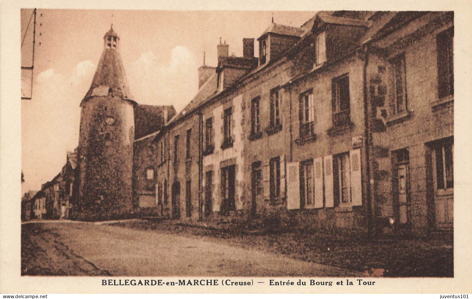 CPA Bellegarde En Marche-Entrée Du Bourg Et La Tour      L2604 - Bellegarde
