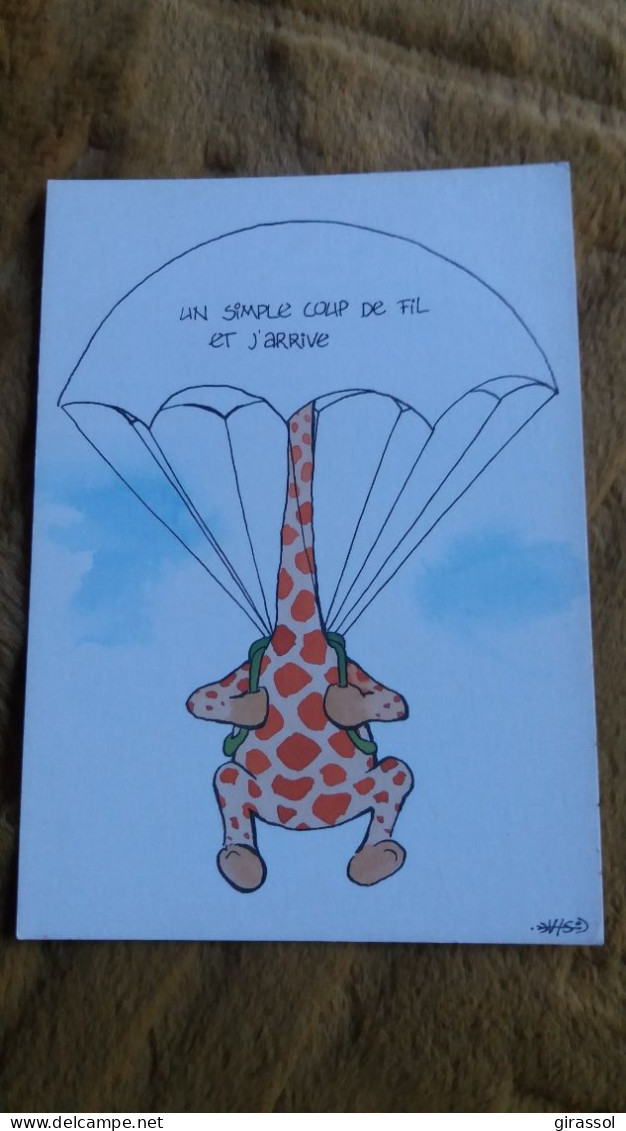 CPM GIRAFE FAISANT DU PARACHUTISME PARCHUTE UN SIMPLE COUP DE FIL ET J ARRIVE PAPERCLIP DESSIN LEENDERT JAN VIS HOUTLAND - Giraffen