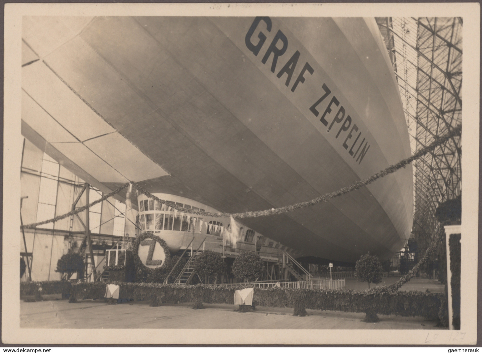 Zeppelin Mail - Germany: 1929/1939, Umfangreiche interessante Sammlung mit ca. 4