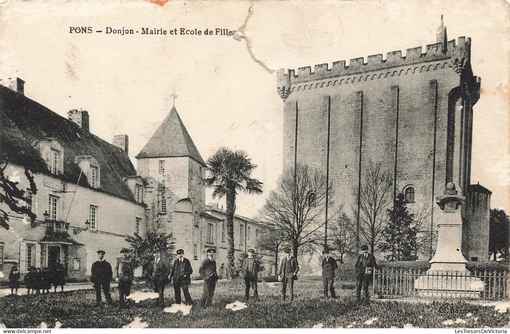 FRANCE - Pons - Vue Sur Le Donjon, La Mairie Et L'école De Fille - Carte Postale Ancienne - Pons