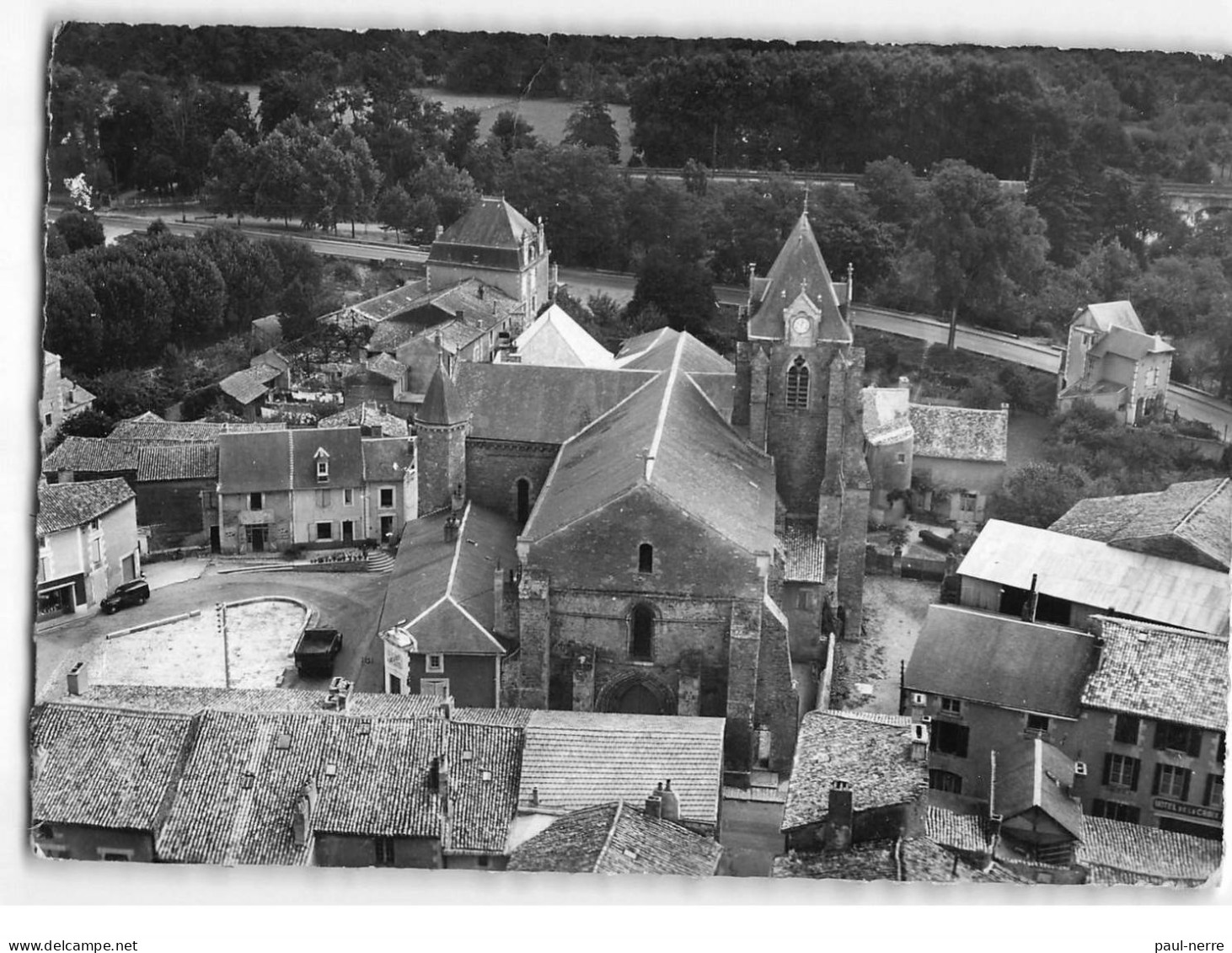 VIVONNE : L'Eglise - Très Bon état - Vivonne