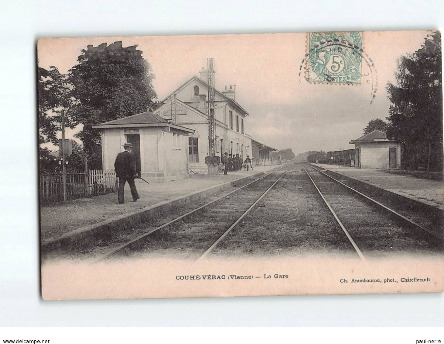 COUHE : La Gare - état - Couhe