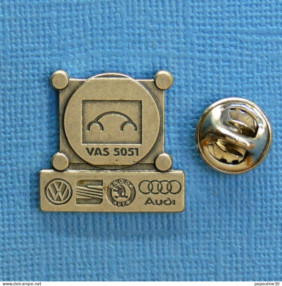 1 PIN'S /  ** VOLKSWAGEN - NEW BEETLE / AUDI / SEAT / SKODA / SYSTÈME DIAGNOSTIC EMBARQUE VAS 5051 ** - Audi