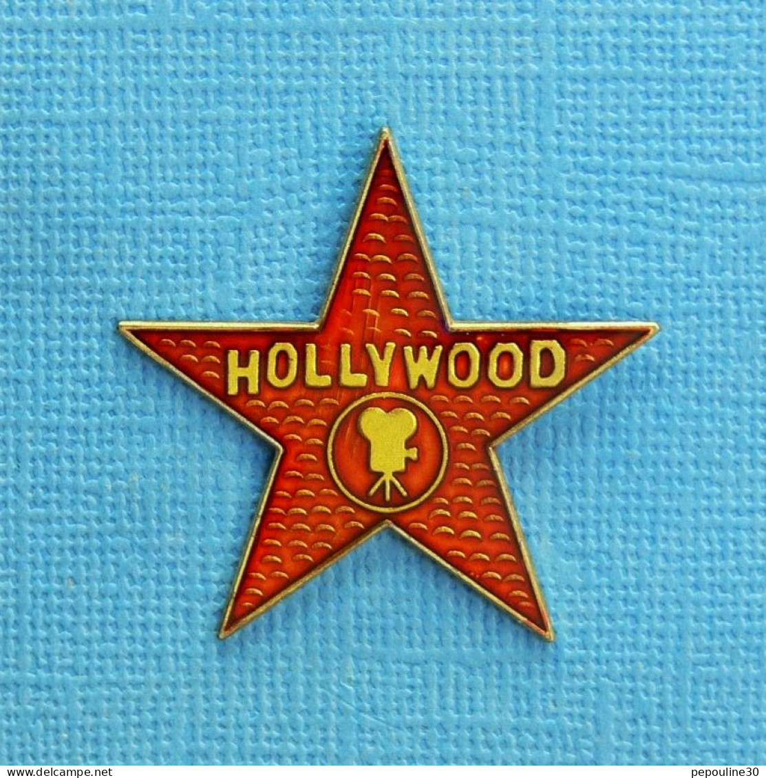 1 PIN'S /  ** ÉTOILE HOLLYWOOD / LA PROMENADE DES ARTISTES D'HOLLYWOOD  À LOS ANGELES ** - Cinéma