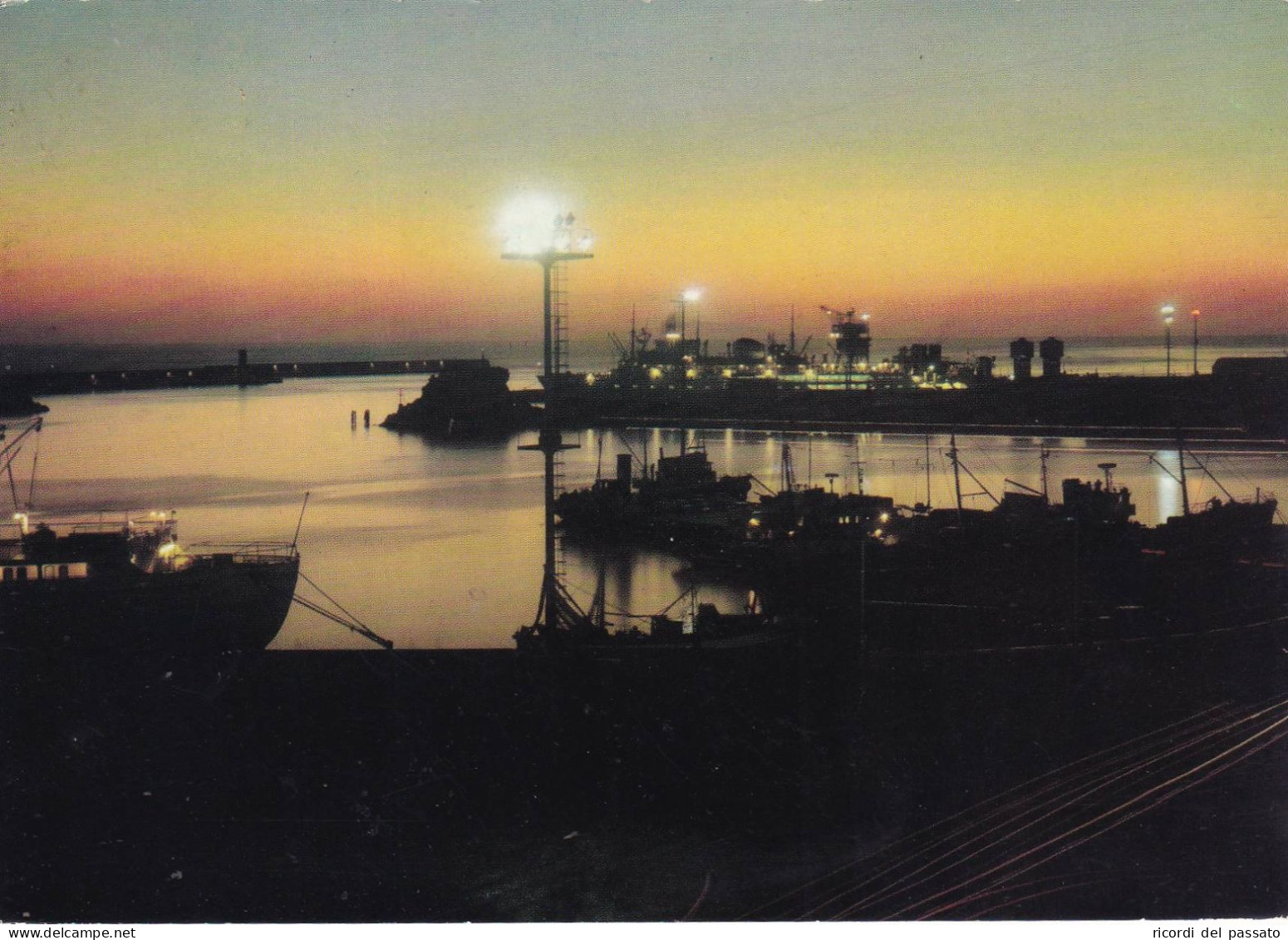 Cartolina Civitavecchia - Il Porto - Notturno Con La Nave Traghetto Per La Sardegna - Civitavecchia