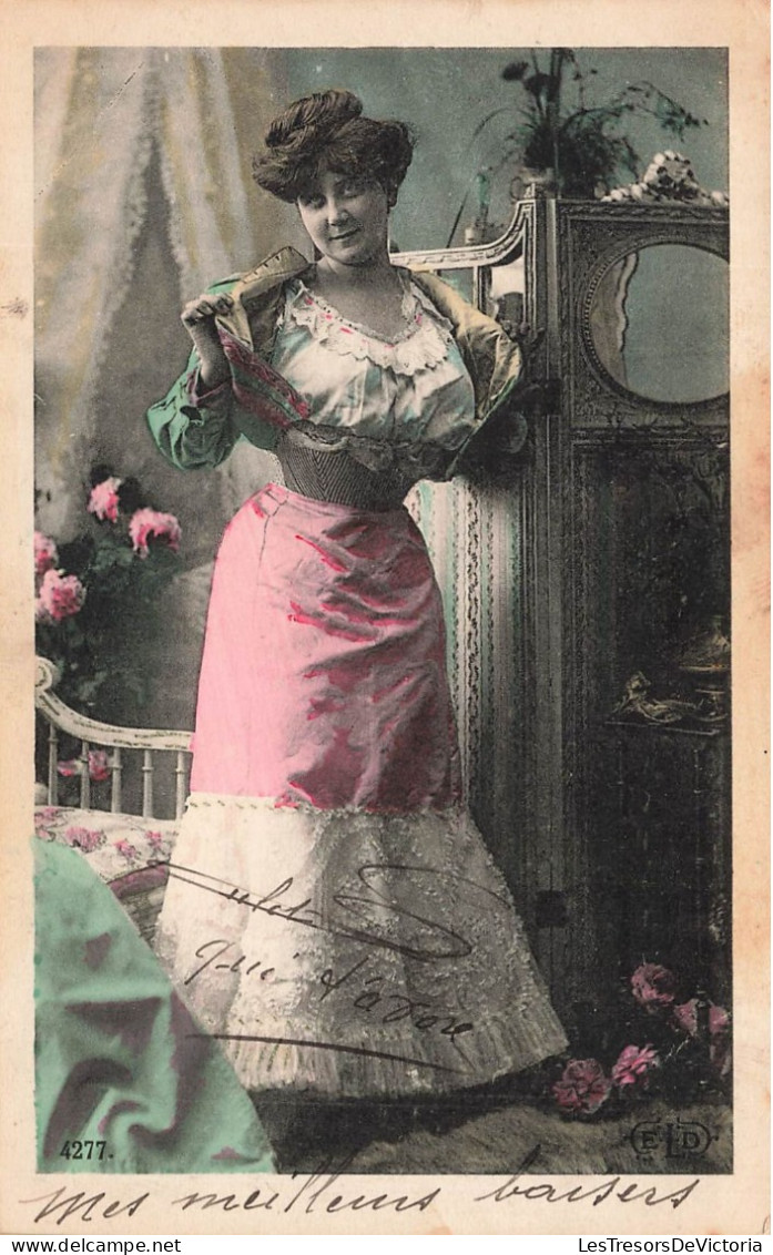 FANTAISIES - Femme - Seule - Mes Meilleurs Baisers - Carte Postale Ancienne - Women