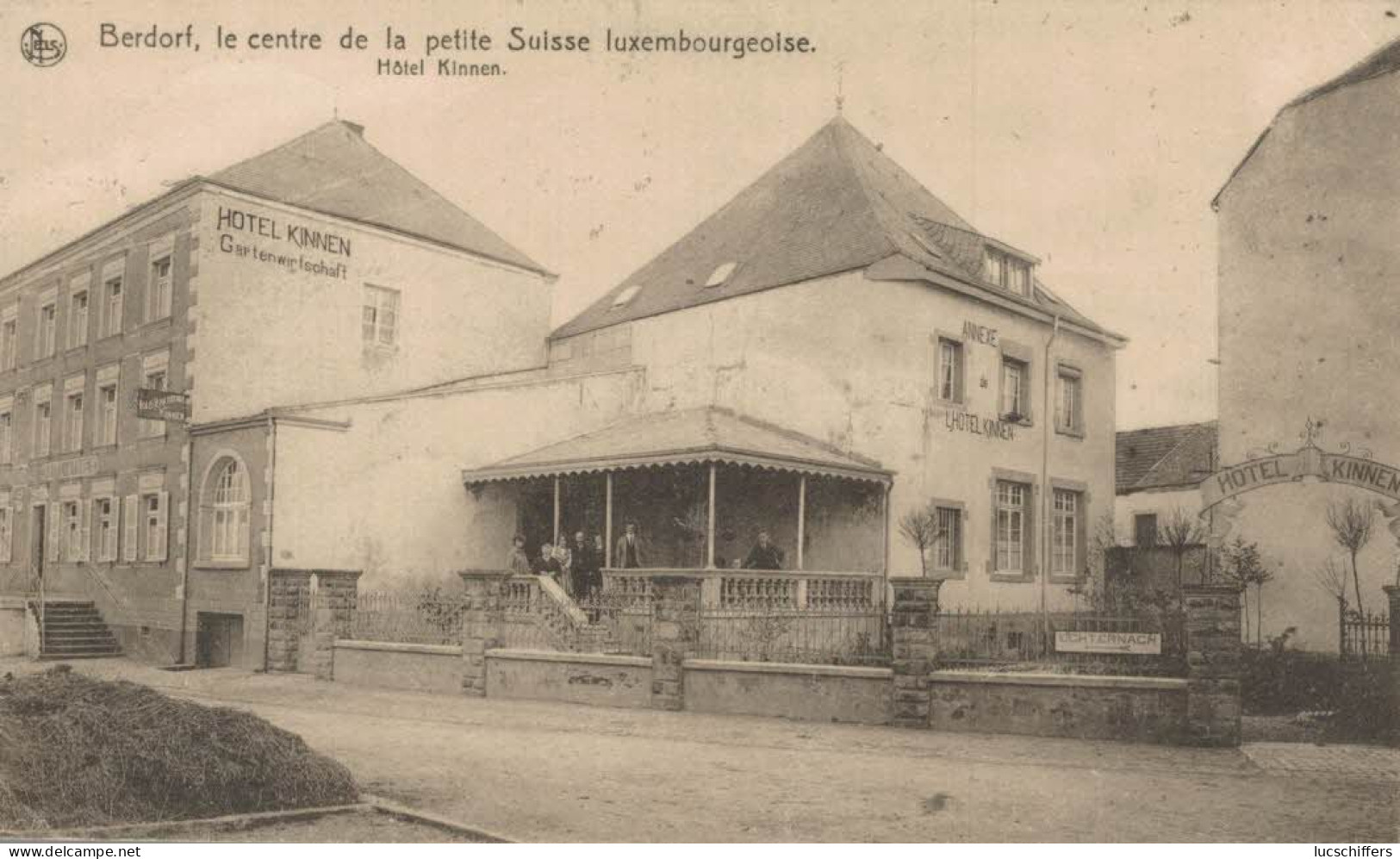 Berdorf - Le Centre De La Petite Suisse Luxembourgeoise - Petite Animation - 2 Scans - Berdorf