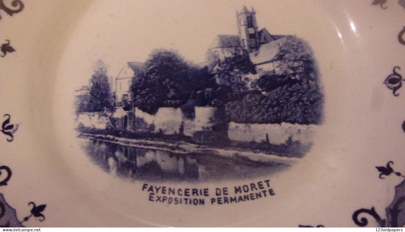 RARE ASSIETTE PUBLICITAIRE FAIENCE MORET AVEC VUE  FAYENCERIE DE MORET EXPOSITION PERMANENTE DREYFUS - Moret Sur Loing