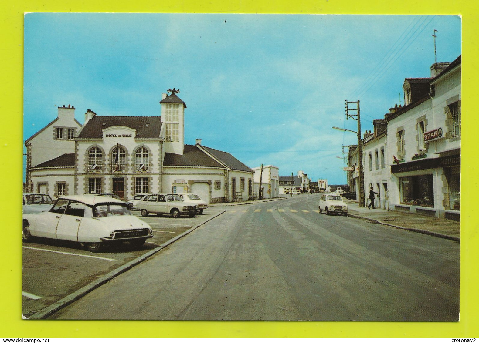 56 PLUVIGNER N°7 Place St Michel Hôtel De Ville VOIR ZOOMS Citroën DS Renault 4L R16 Magasin SPAR VOIR DOS - Pluvigner