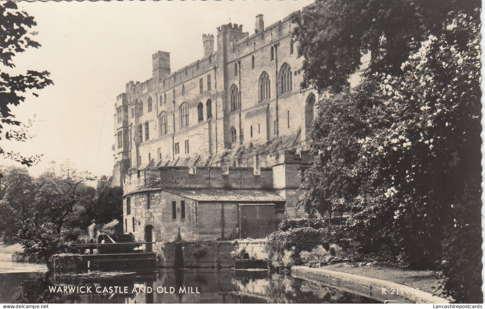 Postcard Warwick Castle And Old Mill RP My Ref B14844 - Warwick