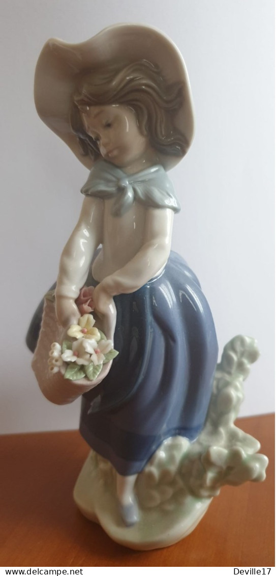 BELLE FIGURINE DE FEMME EN PORCELAINE DE LLADRO 1983 - Lladro (ESP)