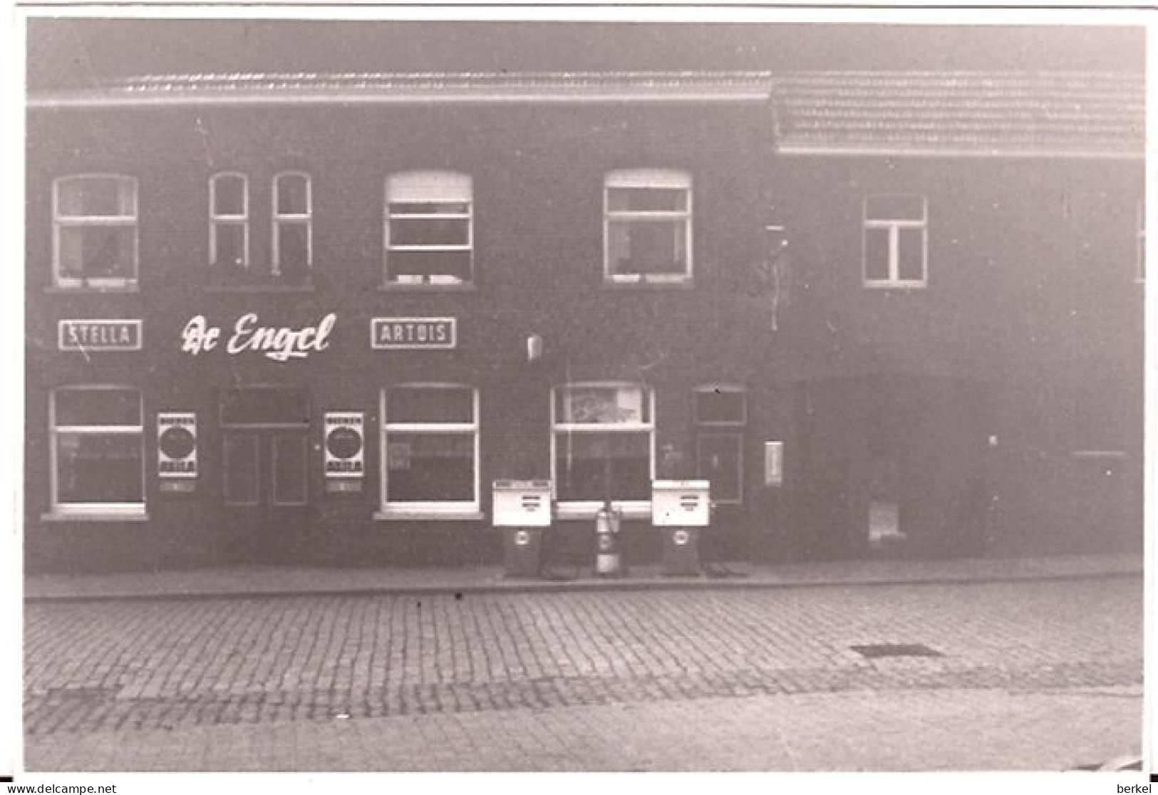 GITS FOTO VAN  CAFÉ DE ENGEL MET FINA BRANDSTOFPOMP  718/d1  14 X 9.5 Ct   Hooglede - Hooglede