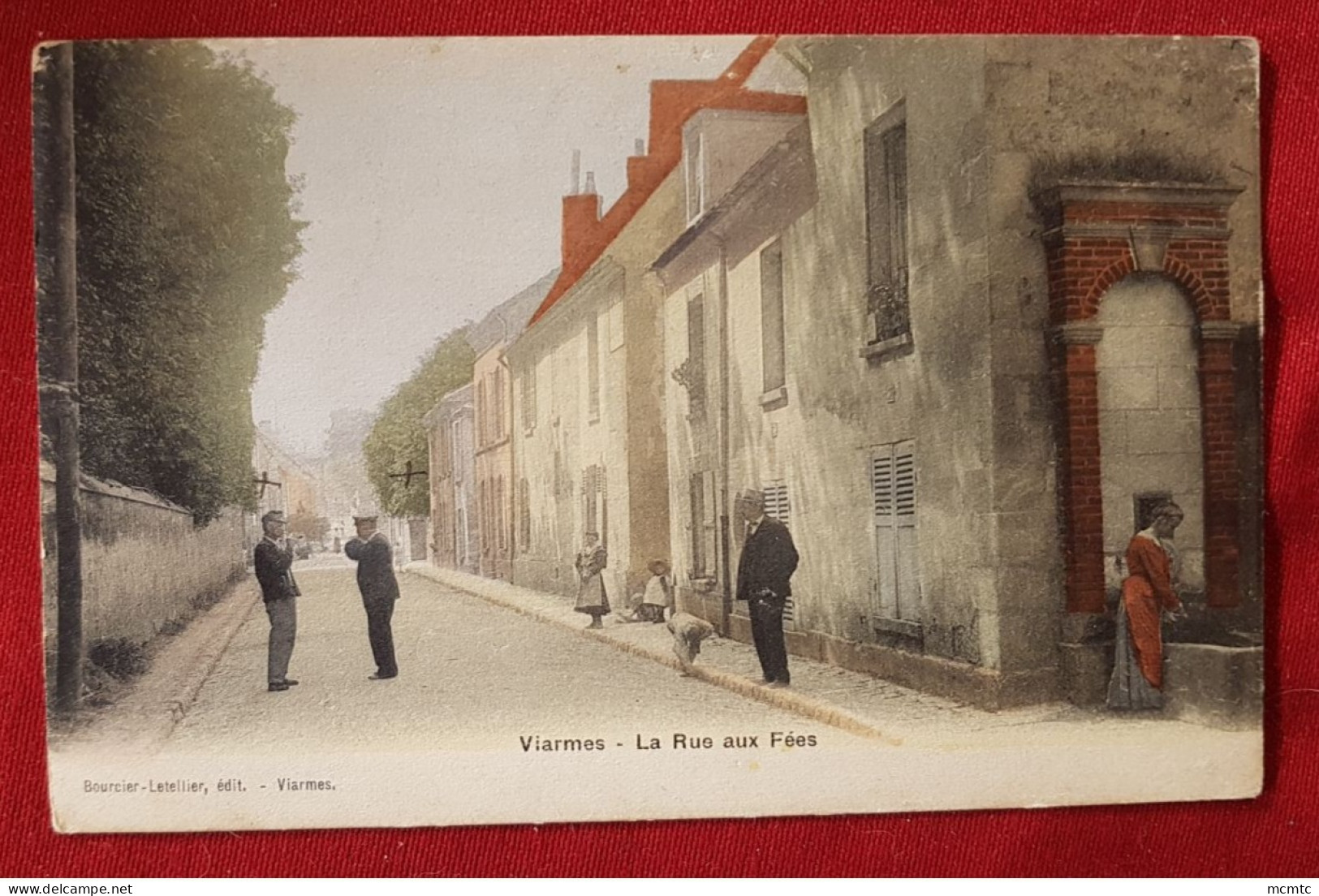 CPA - Viarmes - La Rue Aux Fées - Viarmes