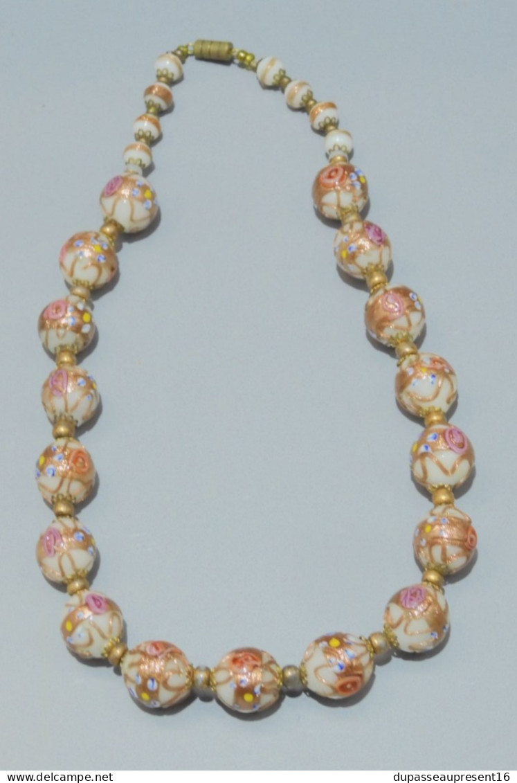 -JOLI COLLIER VINTAGE PERLES OPALINE Dorées émaillées MURANO?  Bijou Ancien   E - Collares/Cadenas