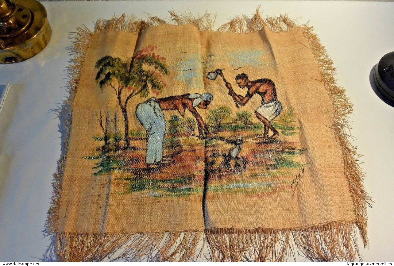 C36 Ancienne tapisserie africaine signée