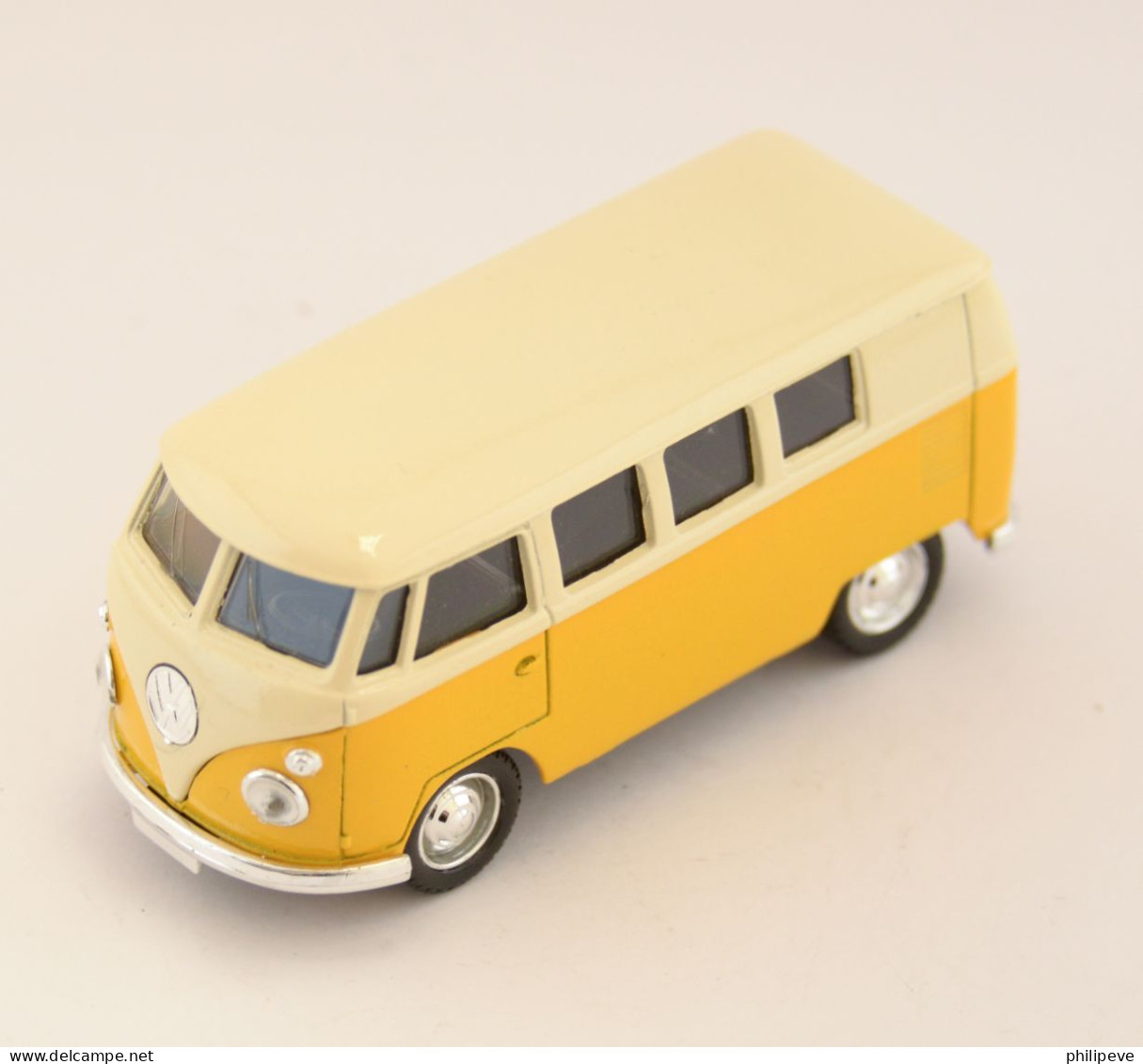 VOLKSWAGEN Combi - SOIDO 1:43 - Solido