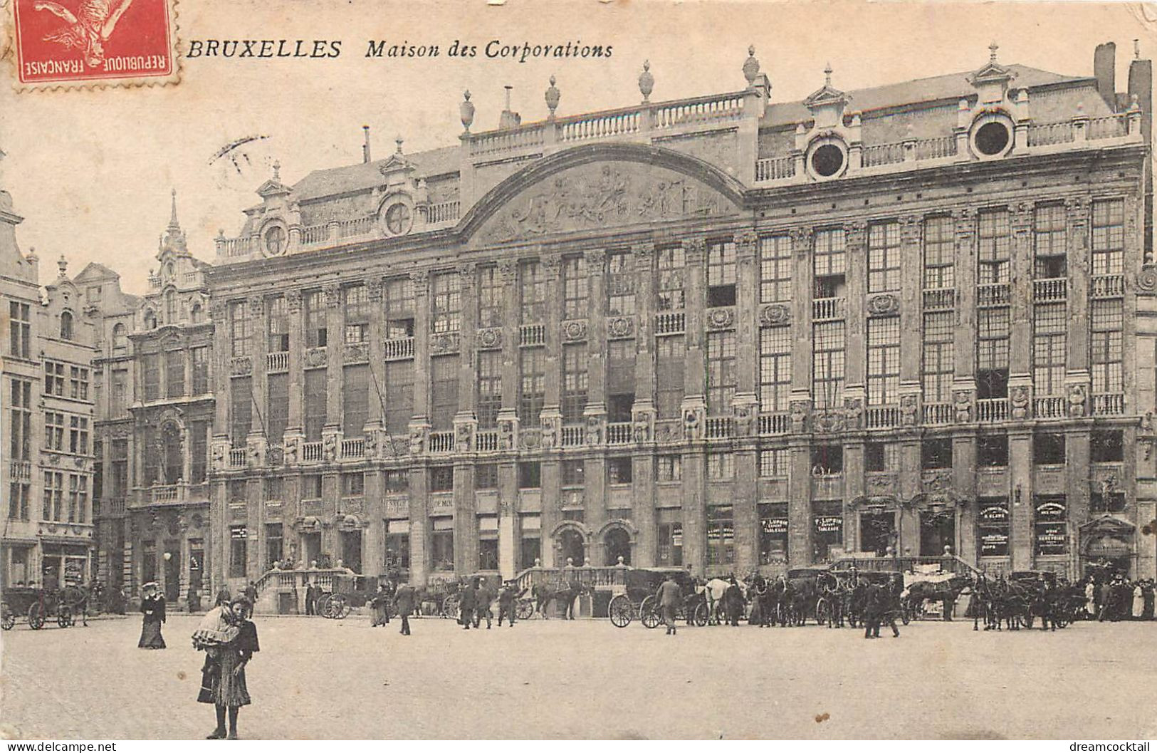 (RIAS) BRUXELLES. Nombreux Fiacres Devant La Maison Des Corporations 1908 - Internationale Instellingen