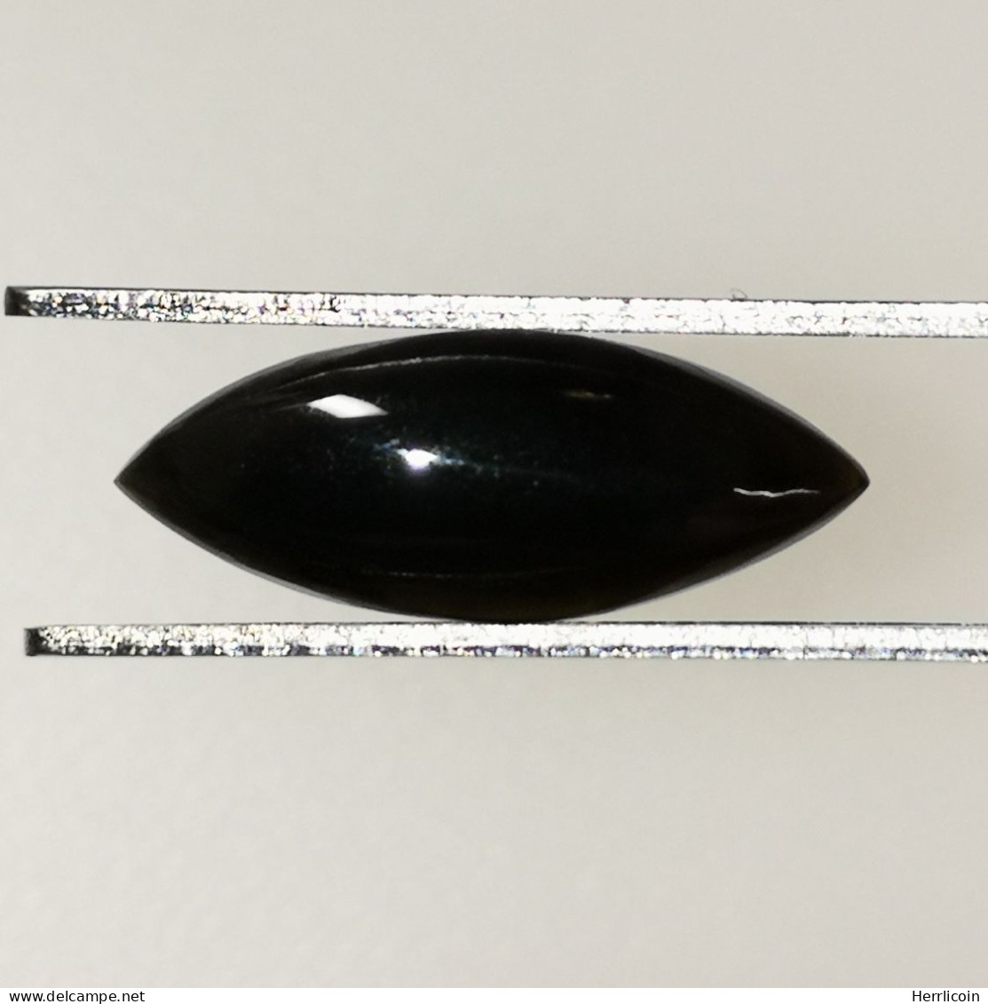 Opale Noire Traitée D'Ethiopie - Cabochon Marquise 1.66 Carat - 16.5 X 6.5 X 3.7 Mm - Opal