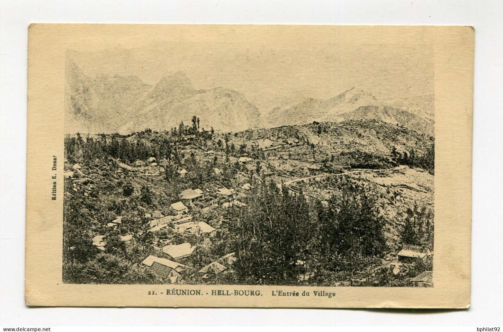 !!! CPA DE LA REUNION : HELL BOURG, L'ENTREE DU VILLAGE - Storia Postale