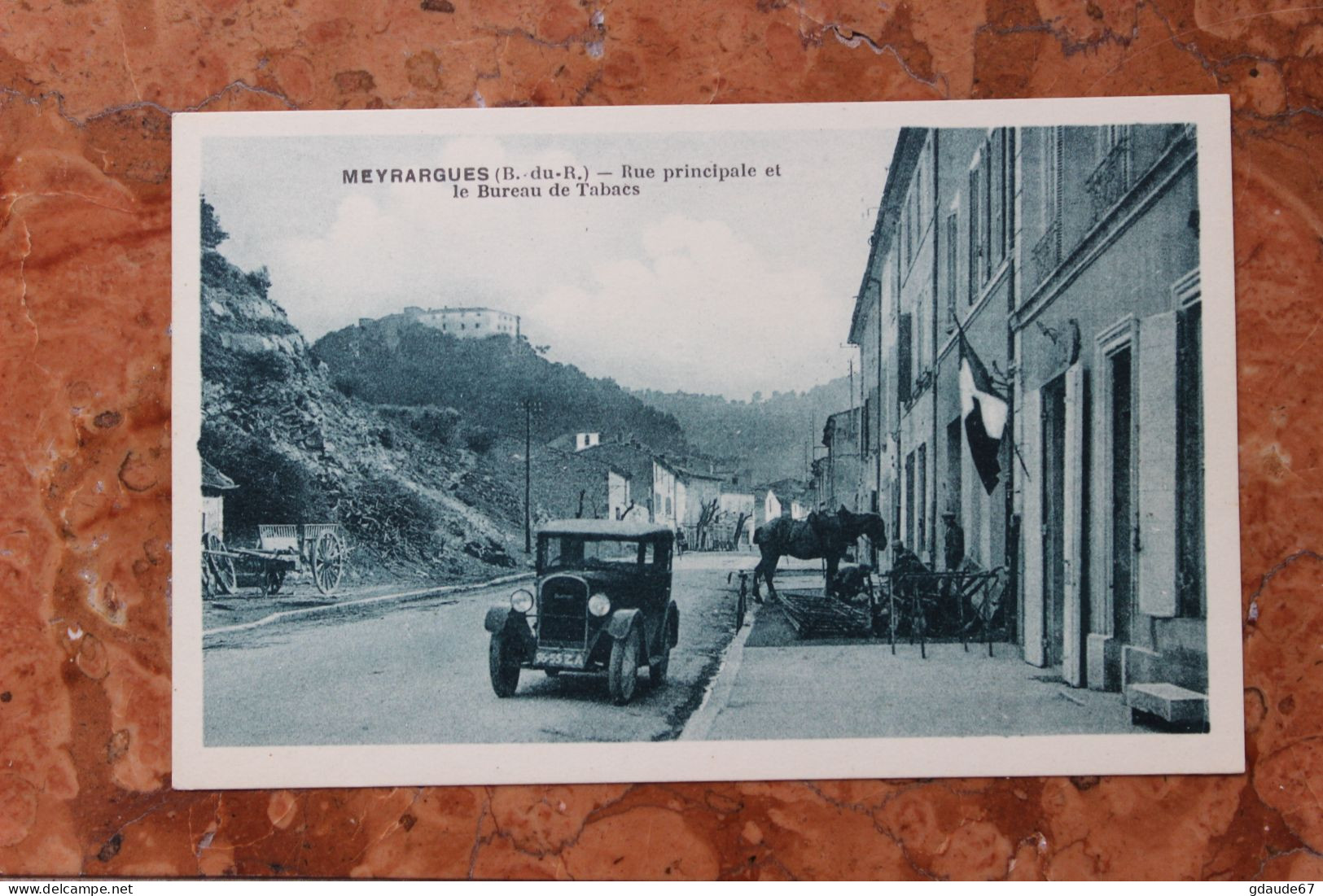 MAYNARQUES (13) - RUE PRINCIPALE ET LE BUREAU DE TABACS - Meyrargues