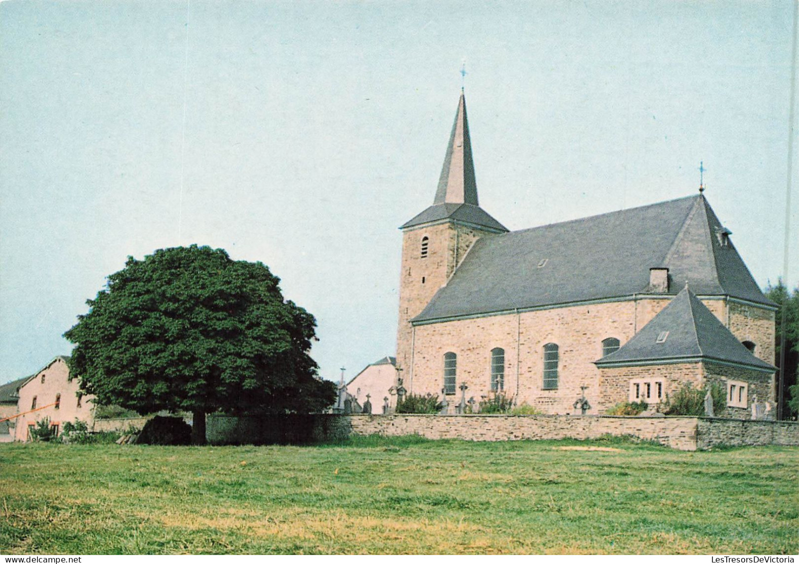 BELGIQUE - Gouvy - Vue Générale De L'Eglise - Carte Postale - Gouvy