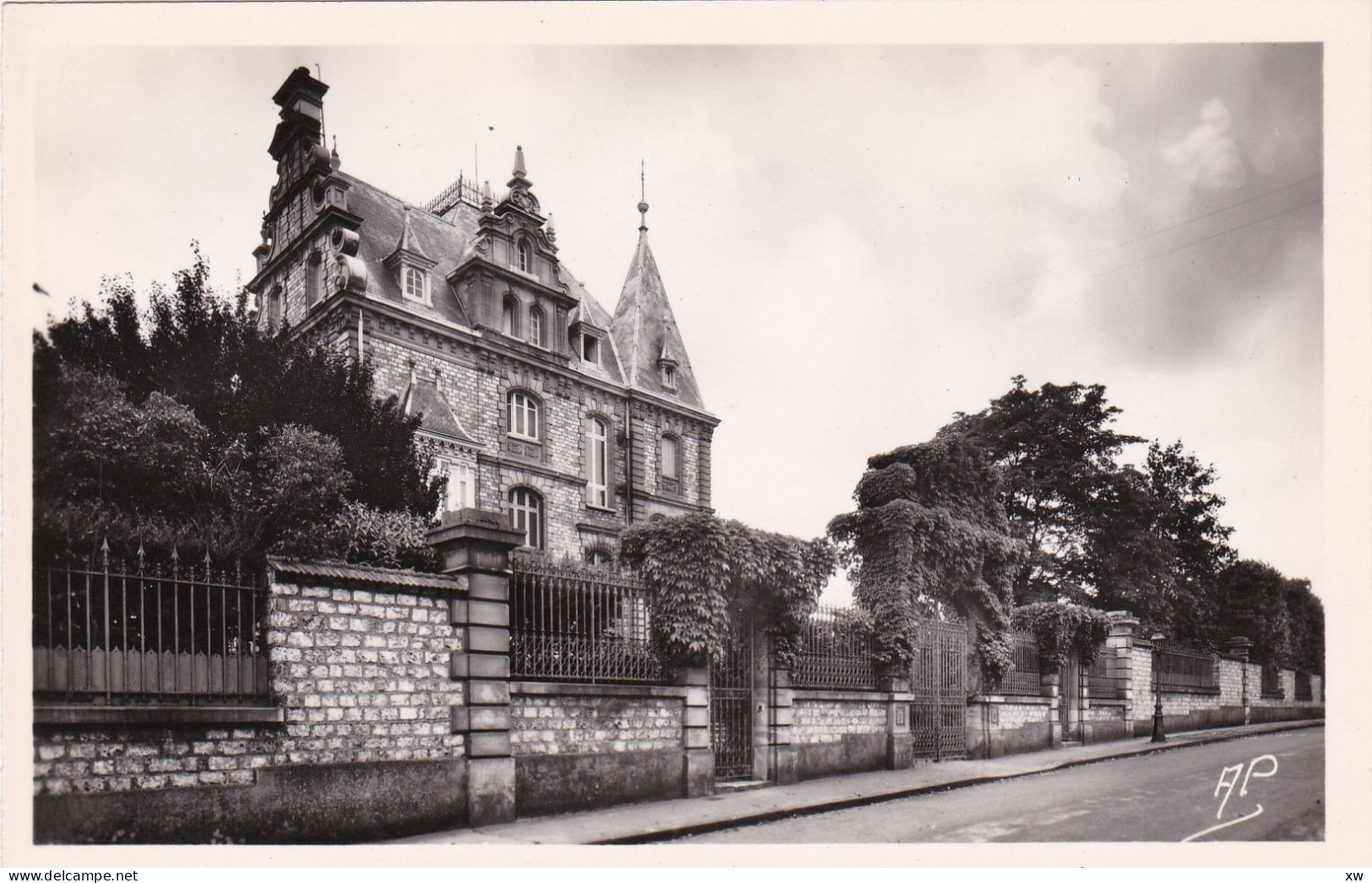 LE CHESNAY -78- CPSM - Le Château De S. M. La Reine Amélie De Portugal - A17782/83 - Le Chesnay