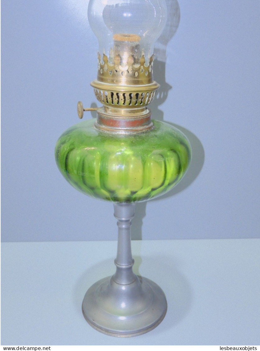 - ANCIENNE LAMPE A PETROLE PIED ETAIN BOL VERRE COULEUR VERTE Complète   E