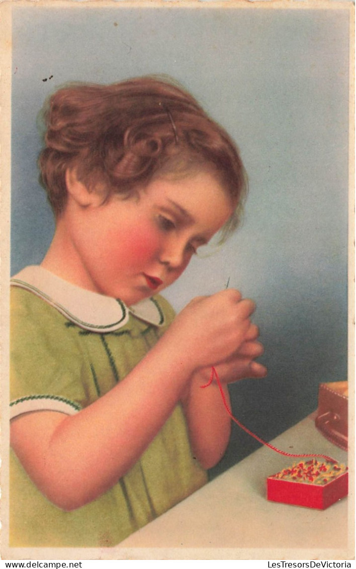 ENFANTS - Dessins D'enfants - Petite Fille - La Couture - Carte Postale Ancienne - Kinder-Zeichnungen