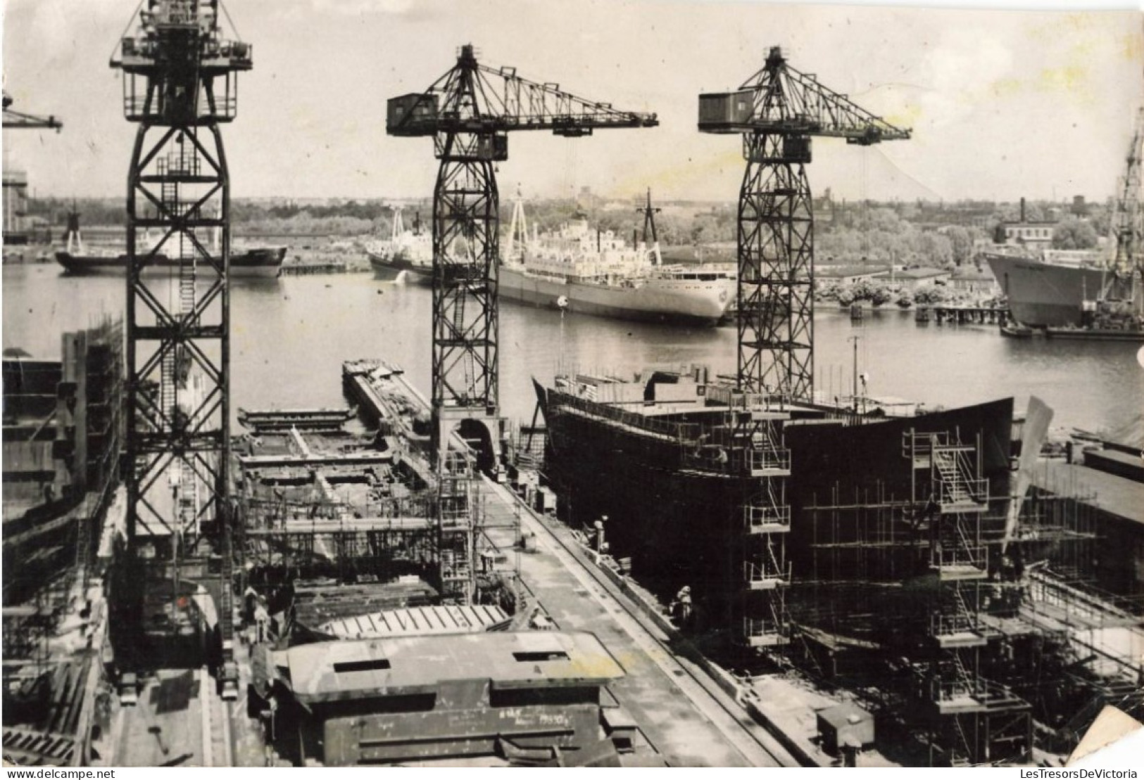 Photographie Originale  - Stocznia Gdanska - Pologne - Chantier Naval - Dim: 18/24 Cm - Bateaux