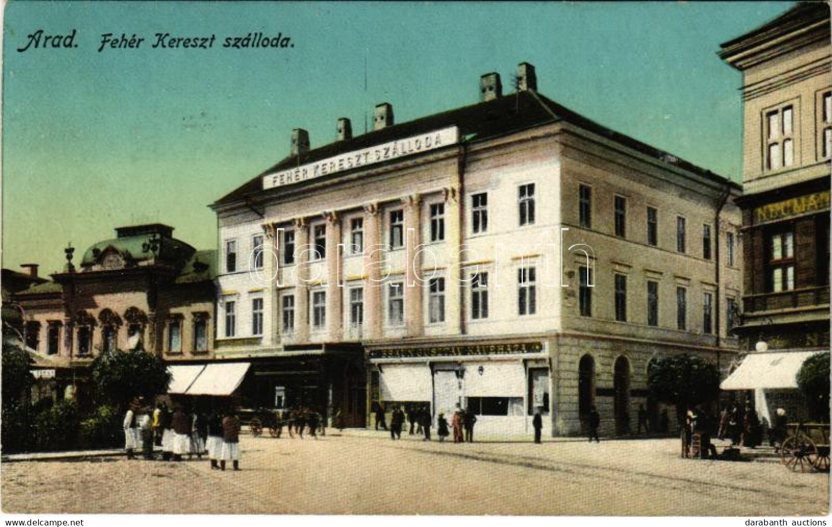 T2 1913 Arad, Fehér Kereszt Szálloda, Braun Gusztáv Kávéház, Neuman üzlete. Juhász és Társa Kiadása / Hotel, Cafe, Shops - Non Classés