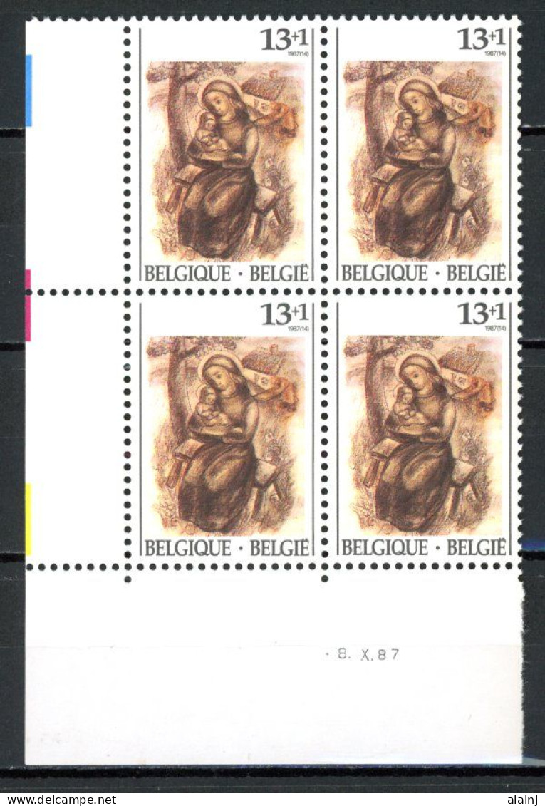 BE   2269  XX   ---   Noël Et Nouvel An  --  Bloc De 4  Coin De Feuille - Dated Corners