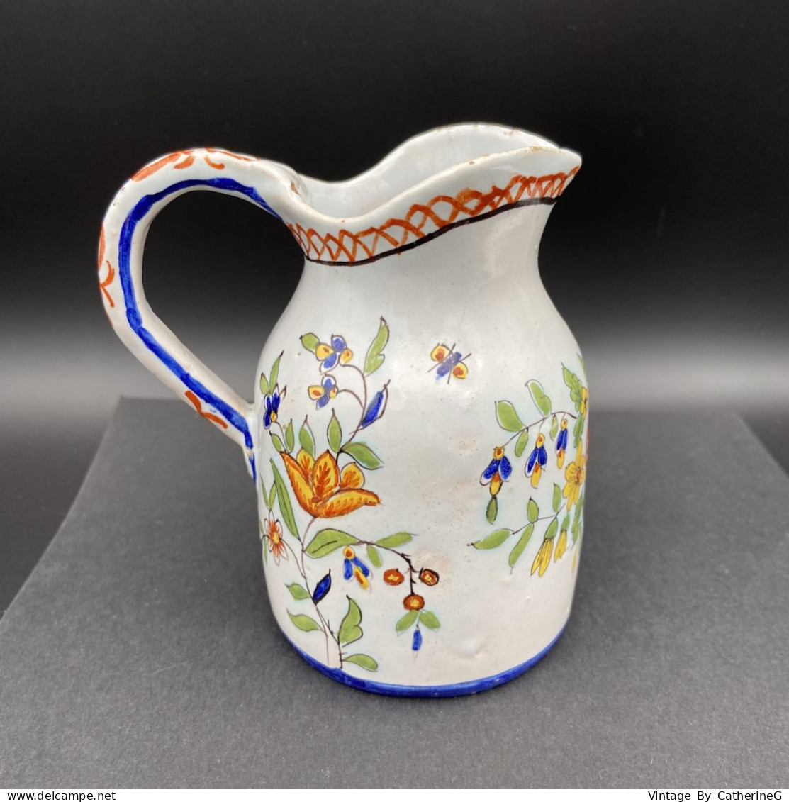 DESVRES Crémier Pot à Lait Signé Emile Fourmaintraux Style ROUEN Rocaille  Faïence 1876-1905 Ht 11cm #240014 - Desvres (FRA)